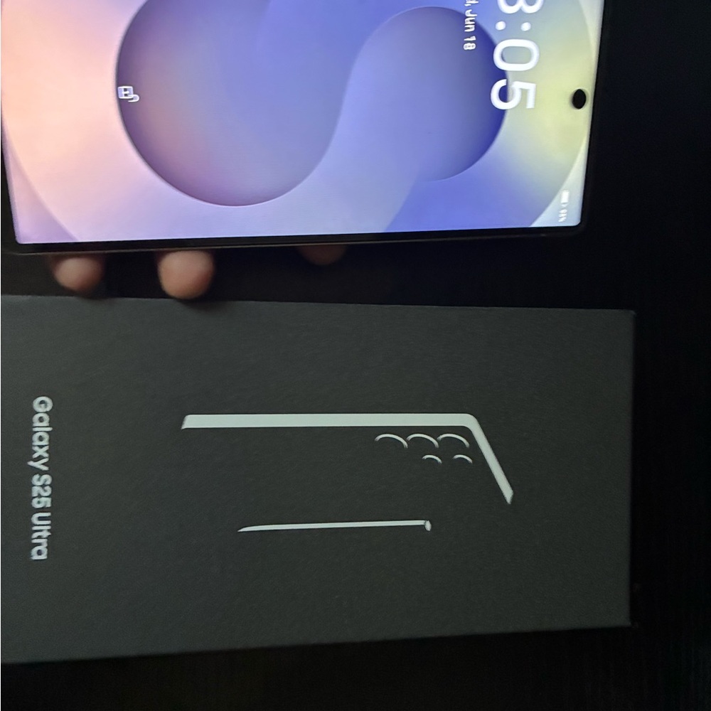 Samsung Galaxy S25 Ultra in Elegant Gray - Picture 2 of 2